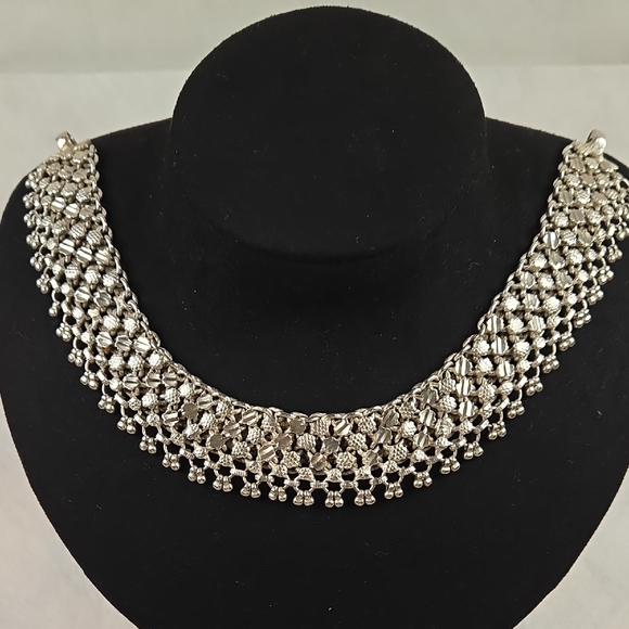Jewelry - Elegant Silver Necklace